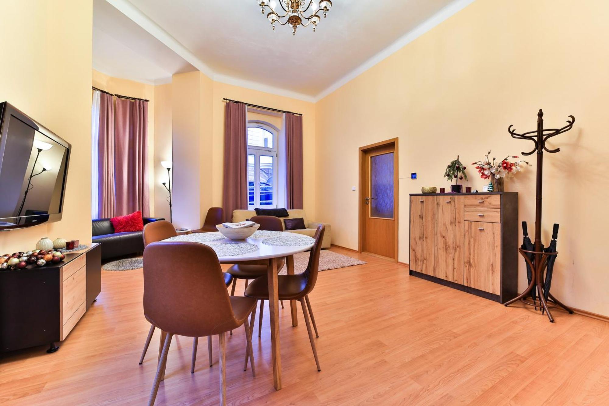 Anzio Apartments Mariánské Lázně الغرفة الصورة